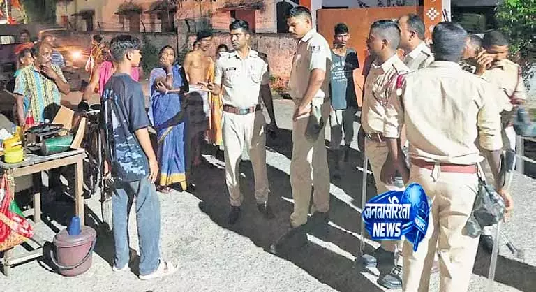 Odisha: कम्युनिटी पुलिसिंग को मज़बूत करने के लिए सेक्टर-बेस्ड फ़ुट पेट्रोलिंग Odisha: कम्युनिटी पुलिसिंग को मज़बूत करने के लिए सेक्टर-बेस्ड फ़ुट पेट्रोलिंग
