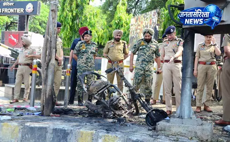 Jalandhar-Amritsar धमाके, पुलिस ने विदेशी साज़िश की आशंका जताई Jalandhar-Amritsar धमाके, पुलिस ने विदेशी साज़िश की आशंका जताई