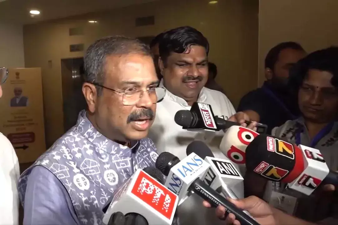 चंद्रनाथ राठ की हत्या पर राजनीतिक घमासान, केंद्रीय मंत्री ने TMC पर लगाए गंभीर आरोप चंद्रनाथ राठ की हत्या पर राजनीतिक घमासान, केंद्रीय मंत्री ने TMC पर लगाए गंभीर आरोप