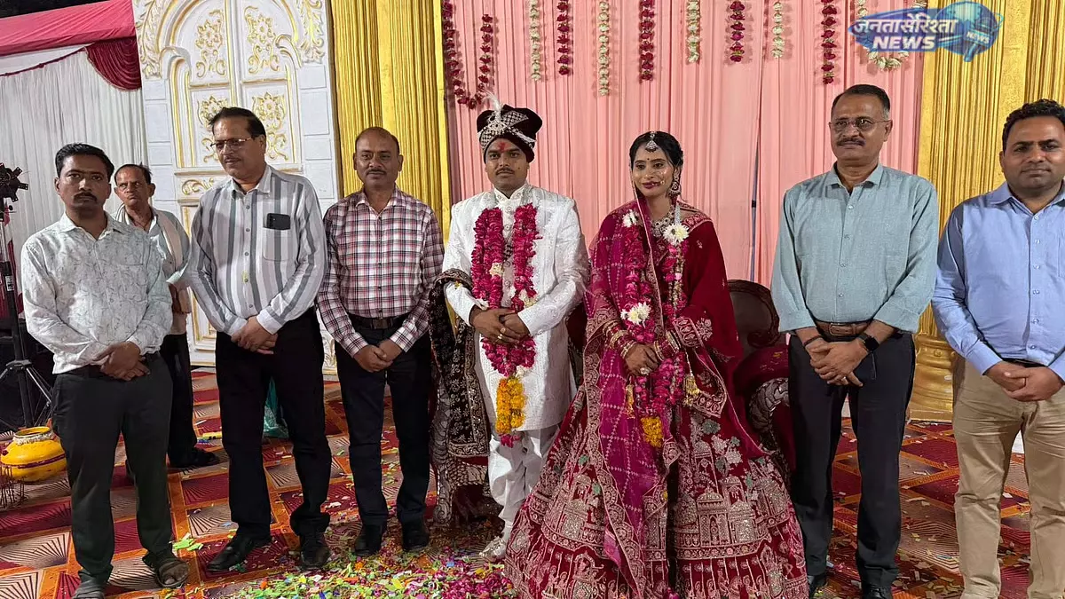 Chhatarpur में अनोखी शादी: जेल ऑफिसर और पूर्व कैदी का विवाह चर्चा में Chhatarpur में अनोखी शादी: जेल ऑफिसर और पूर्व कैदी का विवाह चर्चा में