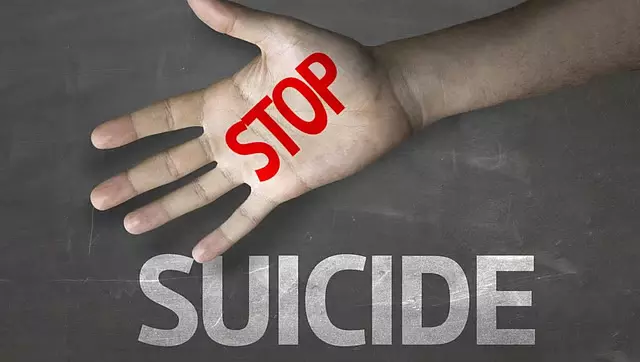 Bidadi : 15 वर्षीय छात्र की आत्महत्या, महिला के खिलाफ उकसाने का मामला दर्ज Bidadi : 15 वर्षीय छात्र की आत्महत्या, महिला के खिलाफ उकसाने का मामला दर्ज