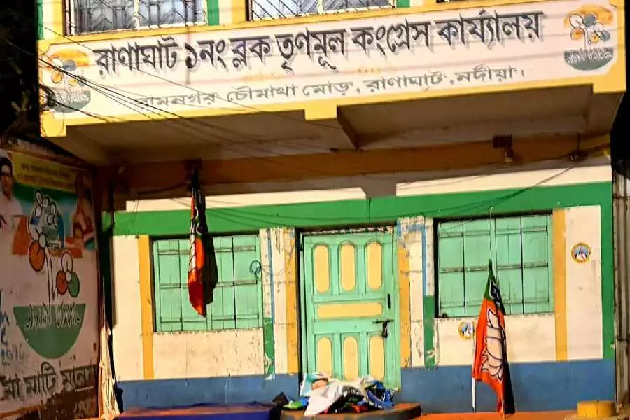 बीजेपी की जीत से पश्चिम बंगाल और राष्ट्रीय राजनीति में हलचल बीजेपी की जीत से पश्चिम बंगाल और राष्ट्रीय राजनीति में हलचल