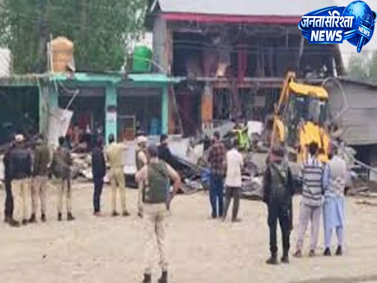 Kathua: नशे के तस्करों की अब खैर नहीं, 70 से अधिक की कुंडली तैयार, घर-संपत्ति पर बुलडोजर चलेगा Kathua: नशे के तस्करों की अब खैर नहीं, 70 से अधिक की कुंडली तैयार, घर-संपत्ति पर बुलडोजर चलेगा