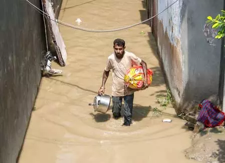 DElHI BREAKING : यमुना बाजार कॉलोनी के 310 परिवारों घर खाली करने का निर्देश DElHI BREAKING : यमुना बाजार कॉलोनी के 310 परिवारों घर खाली करने का निर्देश