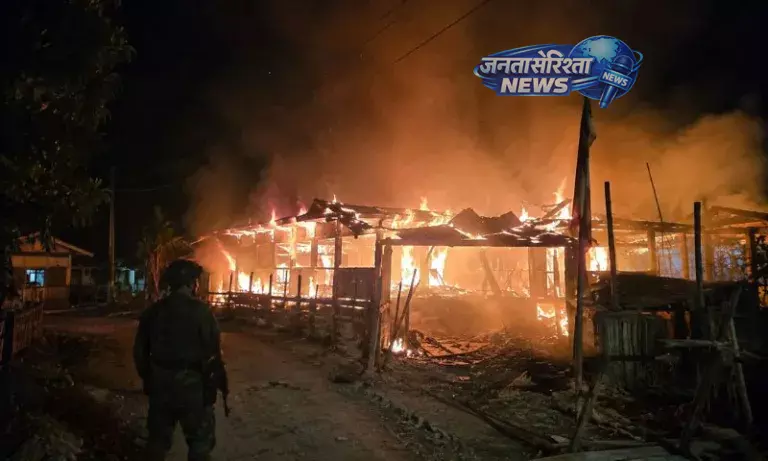 Manipur : कामजोंग बॉर्डर इलाके में नई हिंसा, संदिग्ध मिलिटेंट्स ने गांवों पर हमला Manipur : कामजोंग बॉर्डर इलाके में नई हिंसा, संदिग्ध मिलिटेंट्स ने गांवों पर हमला