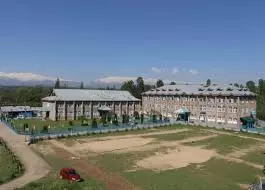 Shopian: जामिया सिराज-उल-उलूम को फिर से खोलने की मांग तेज Shopian: जामिया सिराज-उल-उलूम को फिर से खोलने की मांग तेज