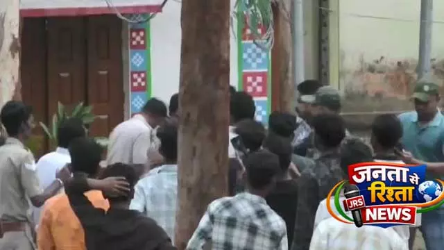 Boudh पुलिस थाने में पुलिस और स्थानीय लोगों के बीच झड़प में 6 घायल Boudh पुलिस थाने में पुलिस और स्थानीय लोगों के बीच झड़प में 6 घायल
