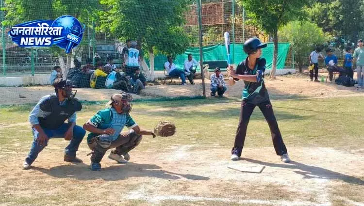 Gill School की महिला खिलाड़ियों ने बेसबॉल में नई मिसाल कायम की Gill School की महिला खिलाड़ियों ने बेसबॉल में नई मिसाल कायम की