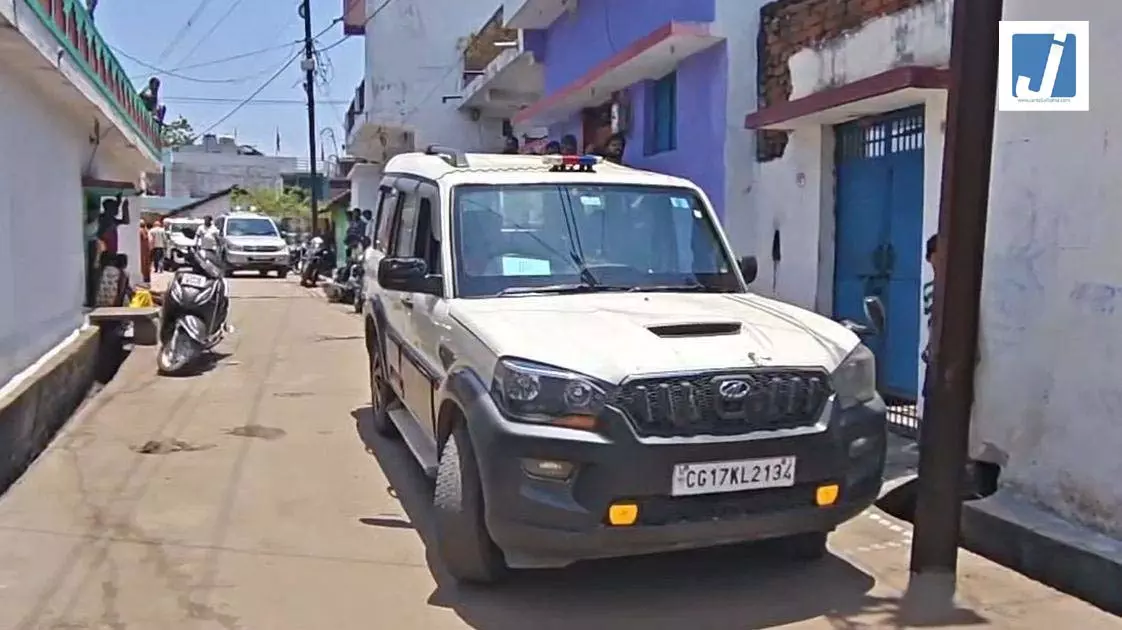 रायपुर के बिरगांव में घर पर बम सामग्री मिलने से हड़कंप, नया ट्वीस्ट आया रायपुर के बिरगांव में घर पर बम सामग्री मिलने से हड़कंप, नया ट्वीस्ट आया