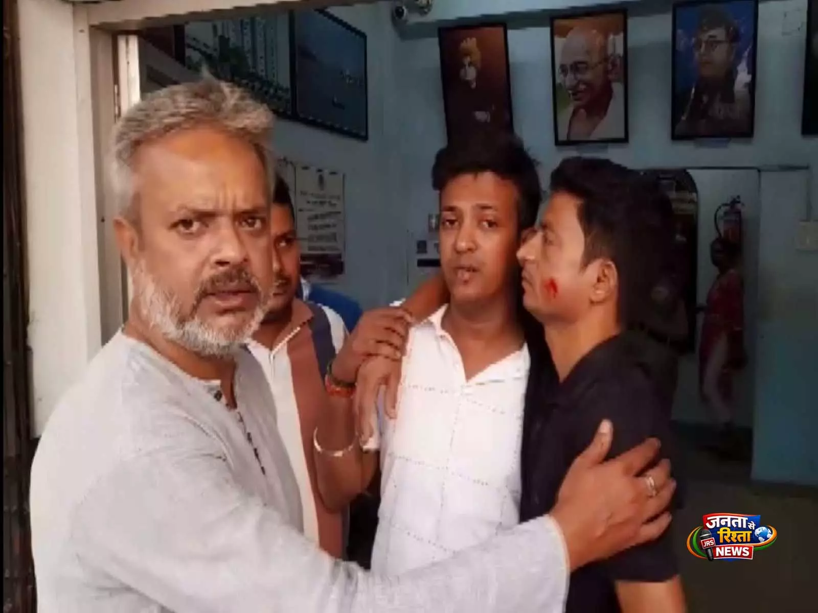 हावड़ा में तनाव बढ़ा: TMC और BJP कार्यकर्ताओं के बीच झड़प हावड़ा में तनाव बढ़ा: TMC और BJP कार्यकर्ताओं के बीच झड़प