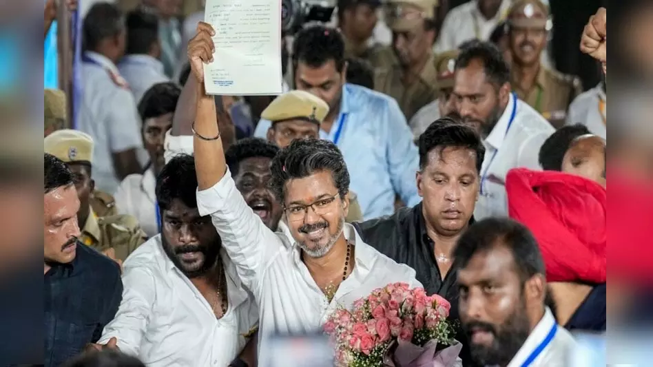 DMK-AIADMK गठबंधन पर TVK विधायकों की धमकी: सरकार बनी तो सामूहिक इस्तीफे की चेतावनी DMK-AIADMK गठबंधन पर TVK विधायकों की धमकी: सरकार बनी तो सामूहिक इस्तीफे की चेतावनी
