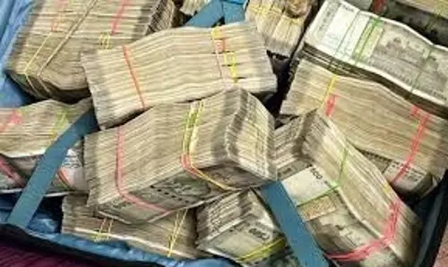 करोड़ों का गबन, महिला अपने लिव-इन पार्टनर के साथ गिरफ्तार