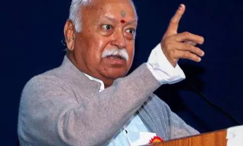 अंतरजातीय विवाह के समर्थन में RSS चीफ, राजनीति में सुधार का कारण बताया अंतरजातीय विवाह के समर्थन में RSS चीफ, राजनीति में सुधार का कारण बताया