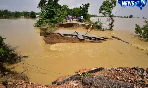 Assam floods: IIT स्टडी में बताया कि नुकसान पानी से नहीं, कमजोर इन्फ्रास्ट्रक्चर से हुआ Assam floods: IIT स्टडी में बताया कि नुकसान पानी से नहीं, कमजोर इन्फ्रास्ट्रक्चर से हुआ
