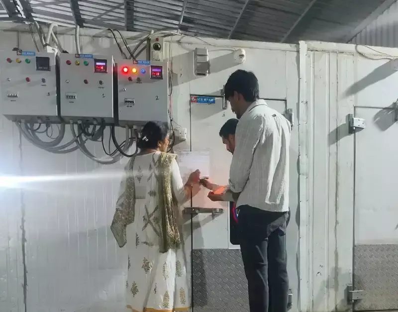 Indore: बिना लाइसेंस चल रहे खाद्य कारोबार पर कार्रवाई Indore: बिना लाइसेंस चल रहे खाद्य कारोबार पर कार्रवाई