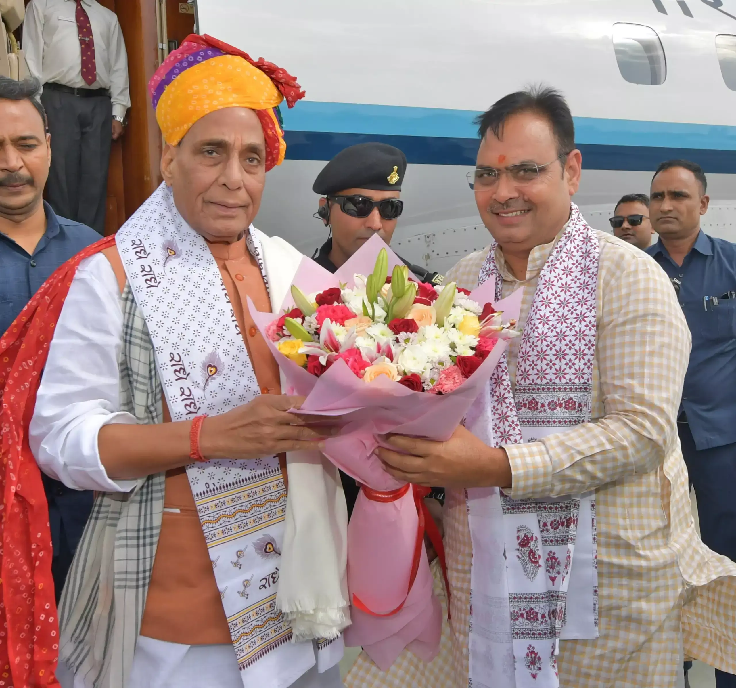 Jaipur: मुख्यमंत्री भजनलाल शर्मा ने राजनाथ सिंह का किया स्वागत Jaipur: मुख्यमंत्री भजनलाल शर्मा ने राजनाथ सिंह का किया स्वागत
