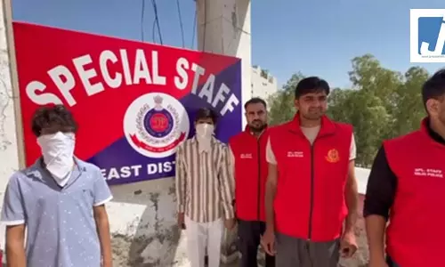 फैला चरस तस्करी नेटवर्क ध्वस्त, पुलिस ने 5 आरोपियों को किया गिरफ्तार फैला चरस तस्करी नेटवर्क ध्वस्त, पुलिस ने 5 आरोपियों को किया गिरफ्तार
