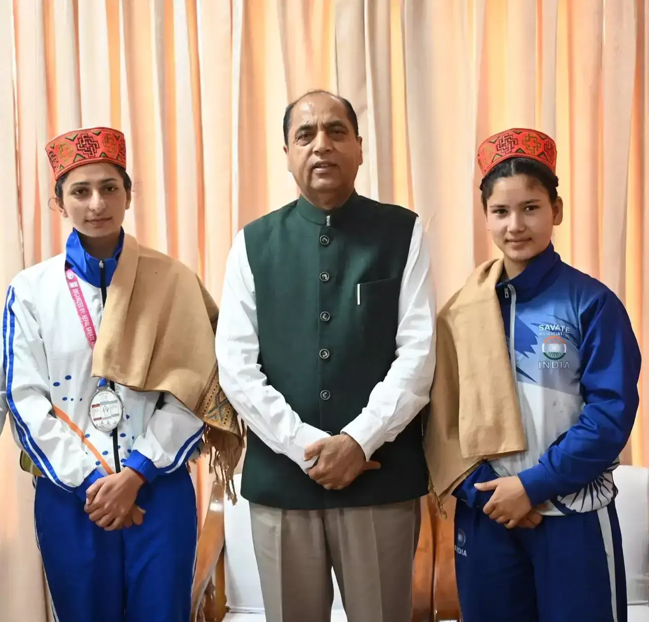Mandi: मंडी में जयराम ने खिलाड़ियों को किया सम्मानित Mandi: मंडी में जयराम ने खिलाड़ियों को किया सम्मानित