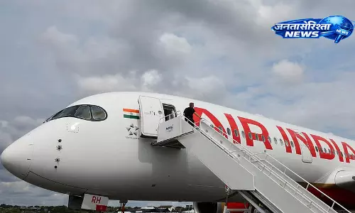 Air इंडिया में खर्च कटौती पर मंथन, बोर्ड मीटिंग में छुट्टी और बोनस टालने जैसे विकल्पों पर चर्चा Air इंडिया में खर्च कटौती पर मंथन, बोर्ड मीटिंग में छुट्टी और बोनस टालने जैसे विकल्पों पर चर्चा