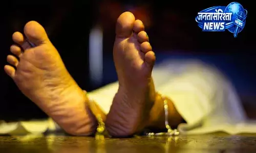 Gurugram महिला और बेटी ट्रेन की चपेट में Gurugram महिला और बेटी ट्रेन की चपेट में