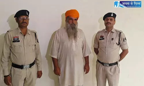 ड्राइवर के वेश में तस्कर, आमानाका में मालवाहक से अफीम और डोडा जब्त ड्राइवर के वेश में तस्कर, आमानाका में मालवाहक से अफीम और डोडा जब्त