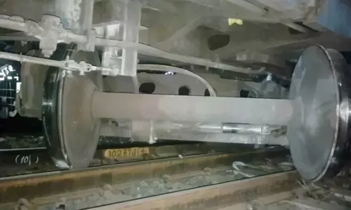 Mandsaur: मालगाड़ी और ट्रायल इंजन की टक्कर, ट्रेन डिरेल Mandsaur: मालगाड़ी और ट्रायल इंजन की टक्कर, ट्रेन डिरेल