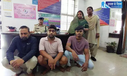 5 सट्टा खाईवाल गिरफ्तार, तीन लाख कैश जब्त 5 सट्टा खाईवाल गिरफ्तार, तीन लाख कैश जब्त