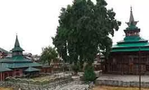 SRINAGAR डीसी सार्जेंट ने खानकाह-ए-नक्शबंद और मंदिर निरीक्षण किया SRINAGAR डीसी सार्जेंट ने खानकाह-ए-नक्शबंद और मंदिर निरीक्षण किया