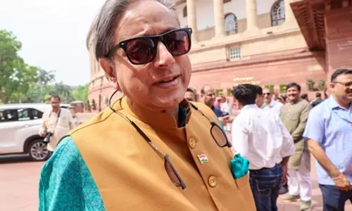 दिल्ली हाईकोर्ट ने शशि थरूर के एआई-जनरेटेड फर्जी वीडियो हटाने का दिया आदेश दिल्ली हाईकोर्ट ने शशि थरूर के एआई-जनरेटेड फर्जी वीडियो हटाने का दिया आदेश