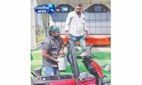 Tamil Nadu: दक्षिणी रेलवे का नया कदम, अब स्टेशन पर बैटरी बदलना आसान Tamil Nadu: दक्षिणी रेलवे का नया कदम, अब स्टेशन पर बैटरी बदलना आसान