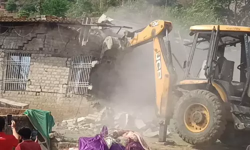 नोटिस रात में ही दिया था और सुबह चला दिया अतिक्रमण, महामाया पहाड़ में हंगामा