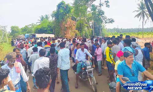 KSRTC बस हादसा: चन्नागिरी में बस पलटी, 1 छात्र की मौत, 30 से ज्यादा घायल KSRTC बस हादसा: चन्नागिरी में बस पलटी, 1 छात्र की मौत, 30 से ज्यादा घायल
