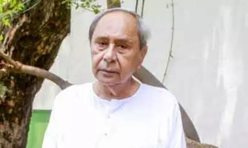 Odisha CM ने बच्ची की सहायता के लिए आर्थिक मदद की Odisha CM ने बच्ची की सहायता के लिए आर्थिक मदद की