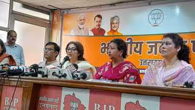 Dehradun: चंपावत मुद्दे पर राजनीतिक घमासान Dehradun: चंपावत मुद्दे पर राजनीतिक घमासान