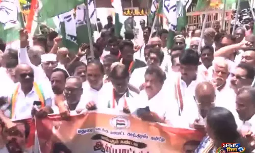तमिलनाडु में सियासी तनाव तेज, Congress ने राज्यपाल को दी चेतावनी तमिलनाडु में सियासी तनाव तेज, Congress ने राज्यपाल को दी चेतावनी