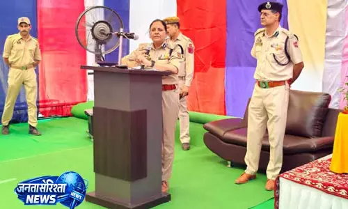 DIG ने कठुआ में 19वीं आईआर बटालियन का कामकाज जांचा DIG ने कठुआ में 19वीं आईआर बटालियन का कामकाज जांचा