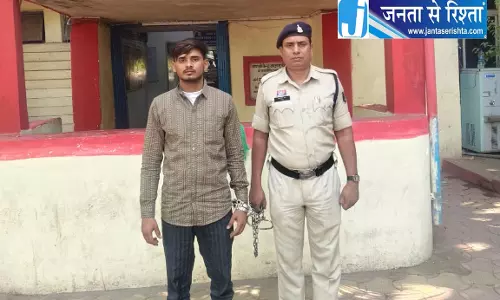 ईदगाहभाठा मैदान नशीली टेबलेट बेचते तस्कर गिरफ्तार ईदगाहभाठा मैदान नशीली टेबलेट बेचते तस्कर गिरफ्तार