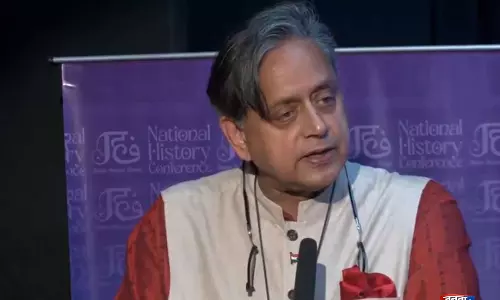 दिल्ली HC ने शशि थरूर की डीपफेक याचिका पर नोटिस जारी किया, पर्सनैलिटी राइट्स पर अंतरिम राहत के संकेत दिए दिल्ली HC ने शशि थरूर की डीपफेक याचिका पर नोटिस जारी किया, पर्सनैलिटी राइट्स पर अंतरिम राहत के संकेत दिए