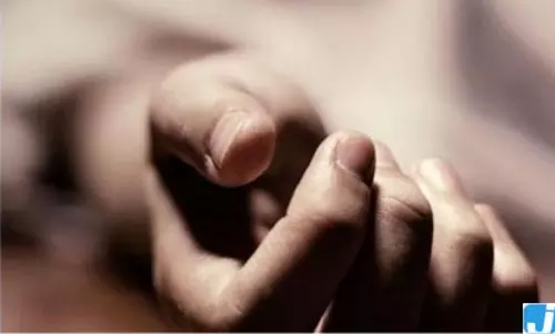 जंगल में पेड़ से लटके मिले युवक-युवती के शव, ग्रामीणों में फैली दहशत जंगल में पेड़ से लटके मिले युवक-युवती के शव, ग्रामीणों में फैली दहशत