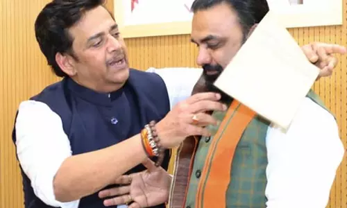 सांसद रवि किशन ने बिहार के मुख्यमंत्री से की मुलाकात, कई मुद्दों पर हुई चर्चा सांसद रवि किशन ने बिहार के मुख्यमंत्री से की मुलाकात, कई मुद्दों पर हुई चर्चा