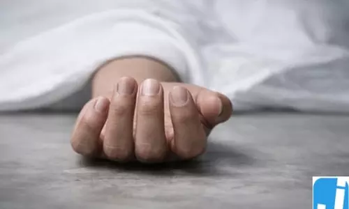 ससुराल में प्रताड़ना से तंग महिला ने की आत्महत्या, लोगों ने बेटे को बचाया ससुराल में प्रताड़ना से तंग महिला ने की आत्महत्या, लोगों ने बेटे को बचाया