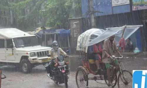पटना में भीषण तूफान और बारिश से बिगड़े हालात, यातायात और बिजली आपूर्ति ठप