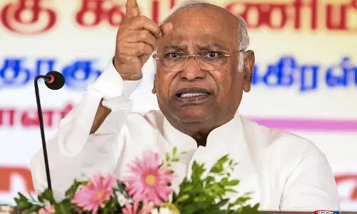 Kharge का मोदी सरकार पर हमला, महिलाओं और दलितों के खिलाफ अपराध बढ़ने का आरोप Kharge का मोदी सरकार पर हमला, महिलाओं और दलितों के खिलाफ अपराध बढ़ने का आरोप