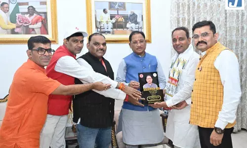 मुख्यमंत्री विष्णु देव साय से भारतीय रेडक्रास सोसायटी के पदाधिकारियों ने की सौजन्य भेंट मुख्यमंत्री विष्णु देव साय से भारतीय रेडक्रास सोसायटी के पदाधिकारियों ने की सौजन्य भेंट