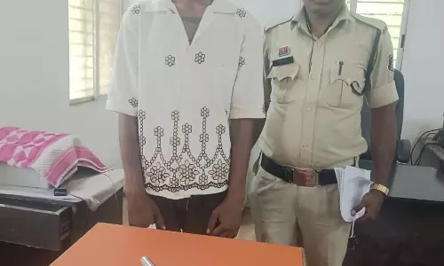 संजय नगर क्षेत्र में अवैध हथियार के साथ युवक गिरफ्तार संजय नगर क्षेत्र में अवैध हथियार के साथ युवक गिरफ्तार