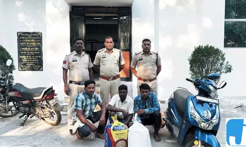 रायगढ़ में गांजा तस्करी का भंडाफोड़, ओडिशा से खेप लेकर आ रहे 3 आरोपी गिरफ्तार रायगढ़ में गांजा तस्करी का भंडाफोड़, ओडिशा से खेप लेकर आ रहे 3 आरोपी गिरफ्तार