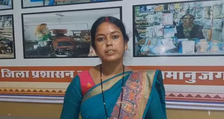 छत्तीसगढ़: पूर्णिमा बनीं लखपति दीदी, एसएचजी से जुड़कर बदली तकदीर छत्तीसगढ़: पूर्णिमा बनीं लखपति दीदी, एसएचजी से जुड़कर बदली तकदीर