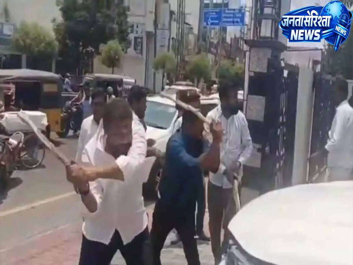 MLA Camp office पर हमले के बाद BRS ने करीमनगर बंद का किया आह्वान MLA Camp office पर हमले के बाद BRS ने करीमनगर बंद का किया आह्वान