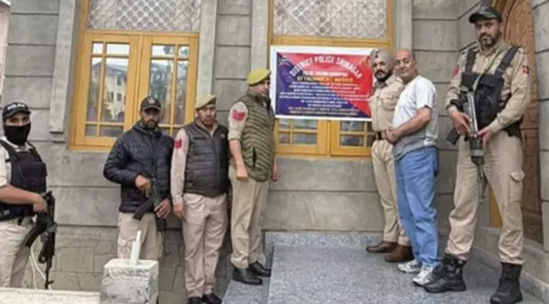 Srinagar: पुलिस की बड़ी कार्रवाई, नशा तस्करों की संपत्ति जब्त Srinagar: पुलिस की बड़ी कार्रवाई, नशा तस्करों की संपत्ति जब्त