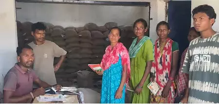 नक्सल मुक्त पोलमपल्ली में खुली स्थायी राशन दुकान, ग्रामीणों को मिली बड़ी राहत नक्सल मुक्त पोलमपल्ली में खुली स्थायी राशन दुकान, ग्रामीणों को मिली बड़ी राहत